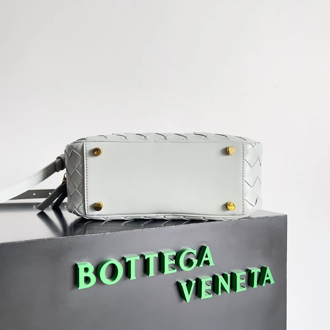 Batch 1560 BV2024 Spring Get Away small square box, retro and fashionable small size, multiple carrying methods, retro and fashionable, lightweight bag, practical space, same style for men and women! ! ! A fashionable must-have item, brass knotted rope pendant, chic and elegant, low-key luxury and tasteful, versatile item. Style number: 776736 Size: 23.5*17.9*9cm